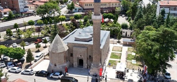 Amasya'da restorasyonu tamamlanan Burmalı Minare Camisi yeniden ibadete açıldı