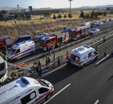 Ankara'da yolcu otobüsünün köprü ayağına çarptığı kazada çok sayıda kişi yaralandı