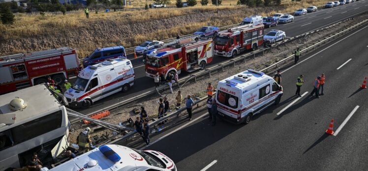 Ankara'da yolcu otobüsünün köprü ayağına çarptığı kazada çok sayıda kişi yaralandı