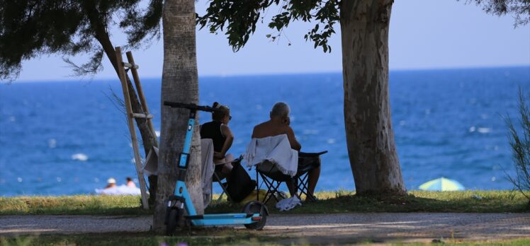 Antalya sahillerinde sıcak hava yoğunluğu