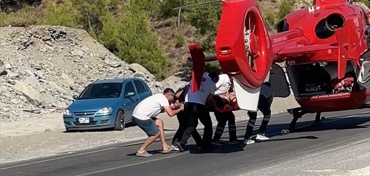 Antalya'da ambulans helikopter kanyonda düşerek yaralanan tatilci için havalandı