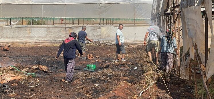 Antalya'da çalılık alanda çıkan yangın söndürüldü