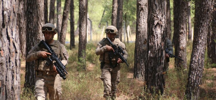 Antalya'da orman yangınlarına karşı Jandarma komandolar görev başında