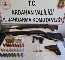 Ardahan'da bir evde 3 ruhsatsız silah ele geçirildi