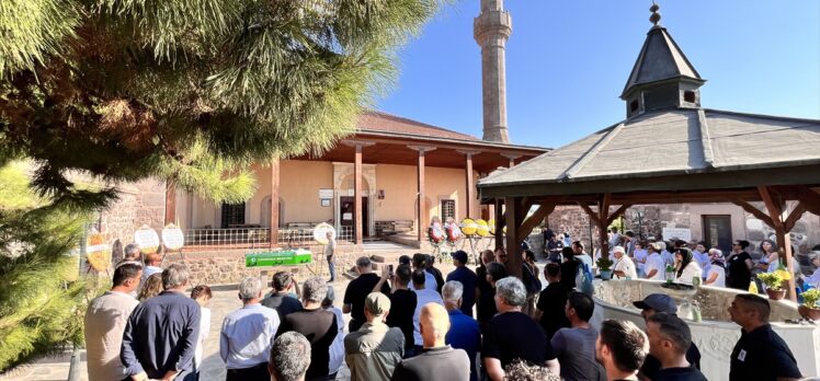 Arkeolog Prof. Dr. Ahmet Coşkun Özgünel'in cenazesi Çanakkale'de toprağa verildi