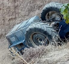 Aydın'da devrilen traktördeki çift öldü, çocukları yaralandı