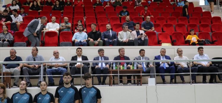 Badminton Süper Lig ve Gelişim Ligi müsabakaları Erzincan'da başladı