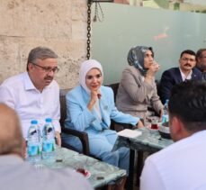 Bakan Göktaş, Alevi vatandaşlarla bir araya geldi, aşure dağıttı: