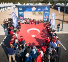 Bakan Kacır, 30 Ağustos Zafer Bayramı'nı İzmir'de gençlerle kutladı