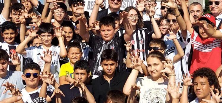 Beşiktaş Kulübü Başkanı Arat, Kocatepe'deki anma ve kutlama programına katıldı