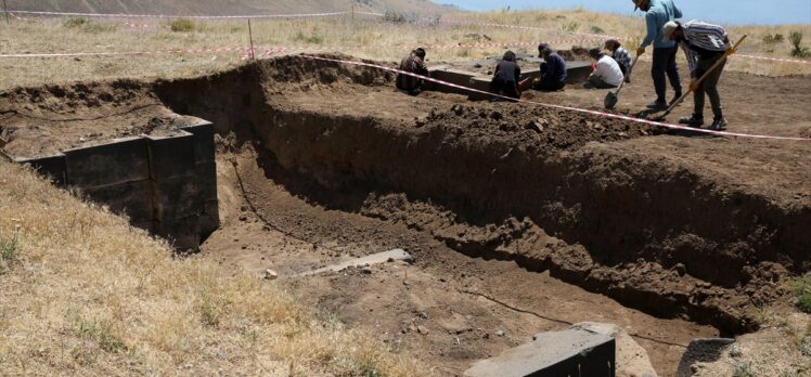 Bitlis'teki Urartu kalesinde yeni buluntular ortaya çıkarıldı