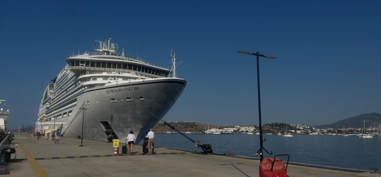 Bodrum'a “Seabourn Encore” kruvaziyeri 571 yolcu getirdi