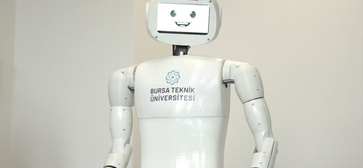 Bursa Teknik Üniversitesinde yapay zeka destekli insansı robot üretildi