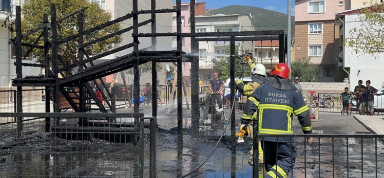 Bursa'da çocuk parkında çıkan yangın söndürüldü