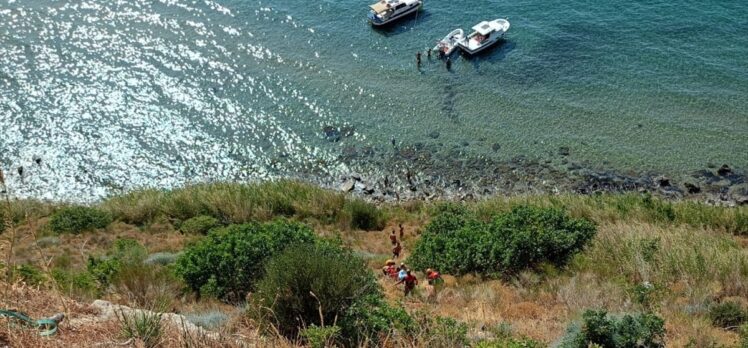 Çanakkale'de uçurumdan düşen kişi botla kurtarıldı