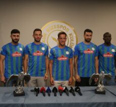 Çaykur Rizespor'dan 7 futbolcuya imza töreni