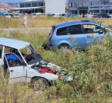 Çorum'da çarpışan iki otomobildeki 4 kişi yaralandı