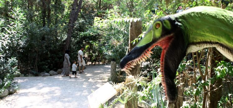 Dinozor temasıyla 1 milyon kişiyi ağırlayan Dinopark'ta bu yıl hedef 60 bin ziyaretçi