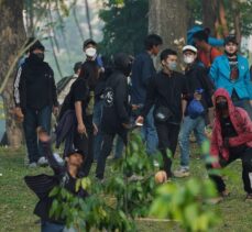 Endonezya'da seçim yasası değişikliğini protesto edenler parlamentoyu basmaya çalıştı