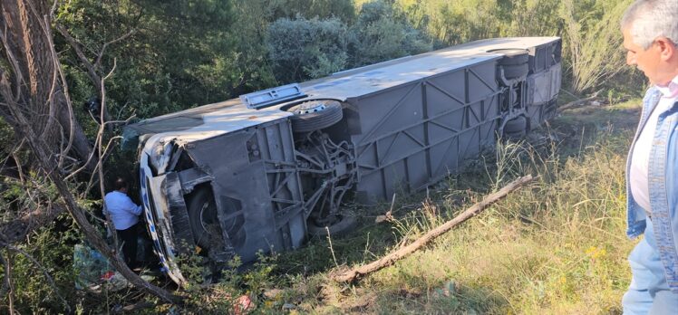 Erzincan'da yolcu otobüsünün devrilmesi sonucu 14 kişi yaralandı