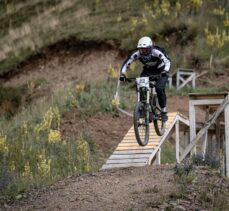 Erzurum'da bisikletçiler Downhill Türkiye Şampiyonası öncesi resmi antrenman yaptı