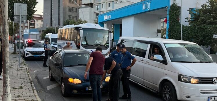 Esenyurt'ta site çevrelerinde polis tarafından denetim yapıldı