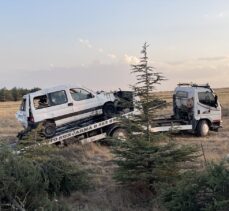 Eskişehir'de şarampole devrilen hafif ticari aracın sürücüsü öldü