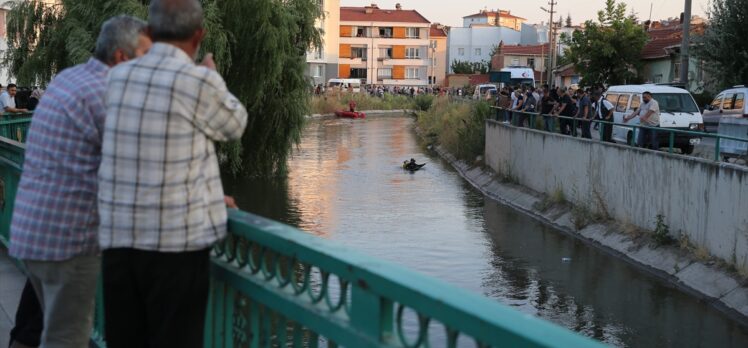 GÜNCELLEME – Eskişehir'de sulama kanalına düşen çocuğu kurtardıktan sonra akıntıya kapılan kişinin cesedine ulaşıldı