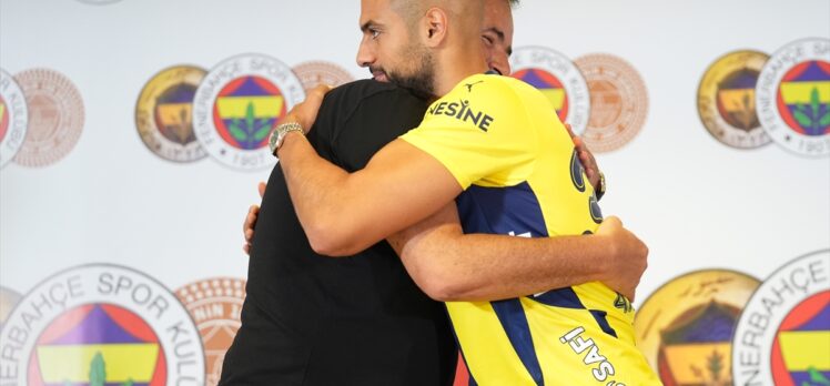 Fenerbahçe, kiralık olarak kadrosuna kattığı Sofyan Amrabat için imza töreni düzenledi