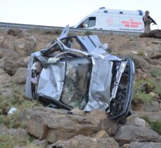 Hakkari'de şarampole devrilen otomobilde İran uyruklu 1 kişi öldü, 3 kişi yaralandı