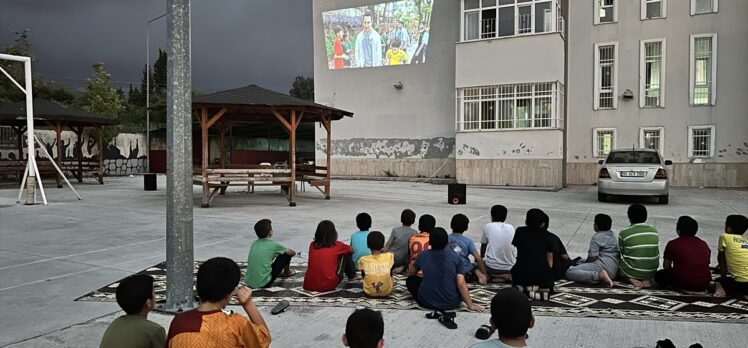 Hatay'da Kur'an kursu öğrencilerine yönelik sinema etkinliği düzenlendi