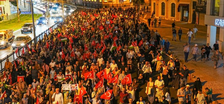 İzmir'de İsmail Heniyye ve Gazze için yürüyüş düzenlendi