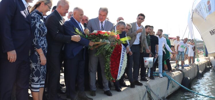 İzmir'de su ürünleri av sezonunun açılışı dolayısıyla tören düzenlendi