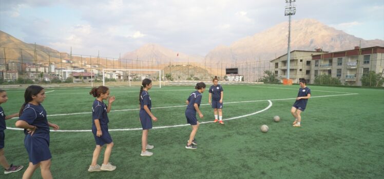 Kadın futbolcular Ankara'da ödüllerine kavuşacak