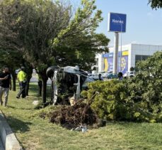 Kahramanmaraş'ta ağaca çarpan otomobildeki 1 kişi öldü, 2 kişi yaralandı