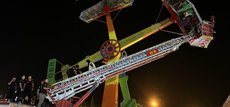 Kahramanmaraş'ta lunaparkta yüksekte asılı kalan 23 kişi kurtarıldı