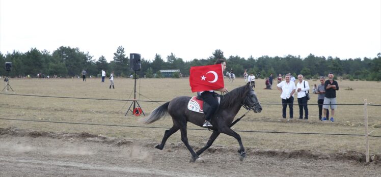 Kastamonu'da 33. Geleneksel Atatürk ve İstiklal Kupası At Yarışları yapıldı