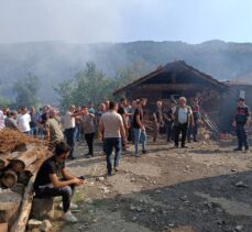 Kastamonu'da çıkan yangında 3 ev zarar gördü