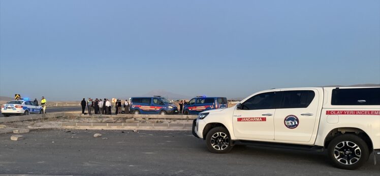 Kayseri'de devrilen otomobildeki 4 kişi öldü, 2 kişi yaralandı