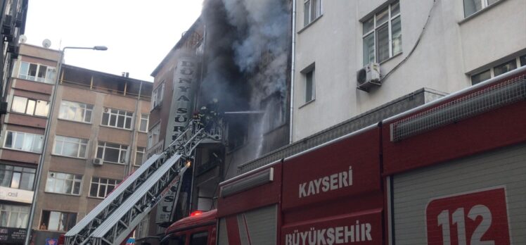 Kayseri'de iş yerinde çıkan yangın söndürüldü