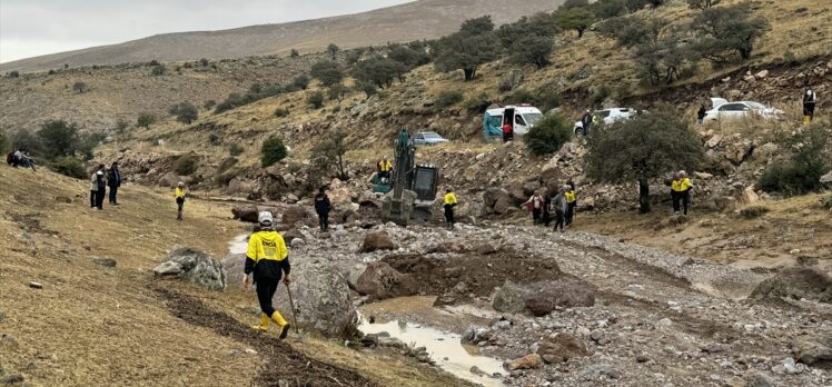 GÜNCELLEME – Kayseri'de sele kapıldığı değerlendirilen kişiyi arama çalışması sürüyor