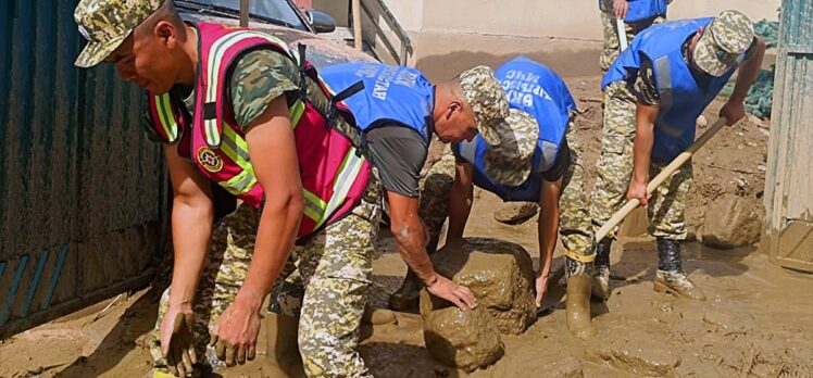 Kırgızistan'ın tatil bölgesinde aşırı yağış sele neden oldu