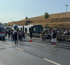 Küçükçekmece'de metrobüs kaza yaptı