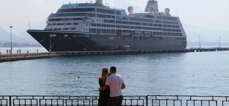 Malta bayraklı “Azamara Journey” kruvaziyeri Alanya Limanı'na demirledi