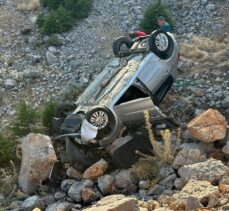 Mersin'de otomobilin şarampole devrilmesi sonucu 3 kişi yaralandı