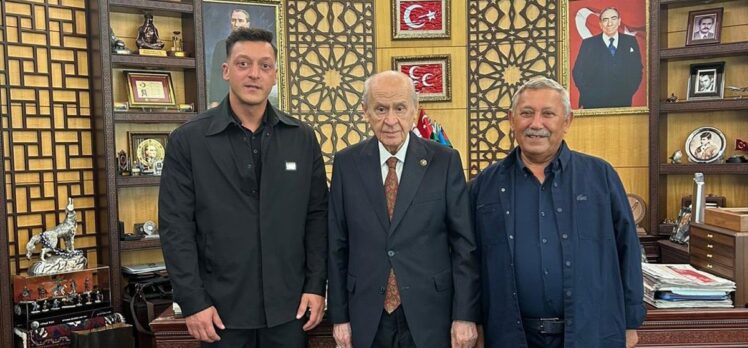 MHP Genel Başkanı Bahçeli, eski futbolcu Mesut Özil'i kabul etti