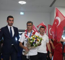 Paris 2024'te gümüş madalya kazanan milli atıcı Yusuf Dikeç, yurda döndü