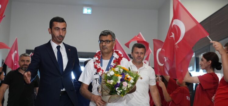 Paris 2024'te gümüş madalya kazanan milli atıcı Yusuf Dikeç, yurda döndü