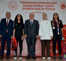 Milli Savunma Bakanı Güler, Hakkari'de kadın futbol takımına otobüs teslim töreninde konuştu: