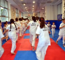 Muş'ta antrenör çift, geleceğin karate şampiyonlarını yetiştiriyor